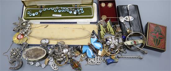 A large quantity of assorted jewellery.